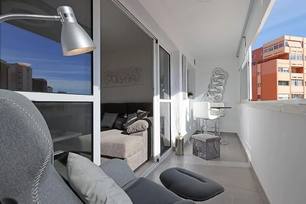 019 Stylish 3 Bed Ibensa Square Apt, Near Beach & Bars Benalmádena Espagne