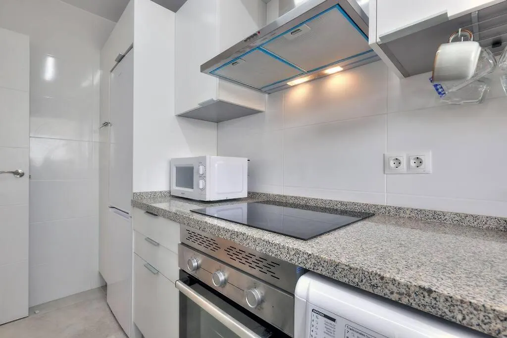Appartement 019 Stylish 3 Bed Ibensa Square Apt, Near Beach & Bars Benalmádena