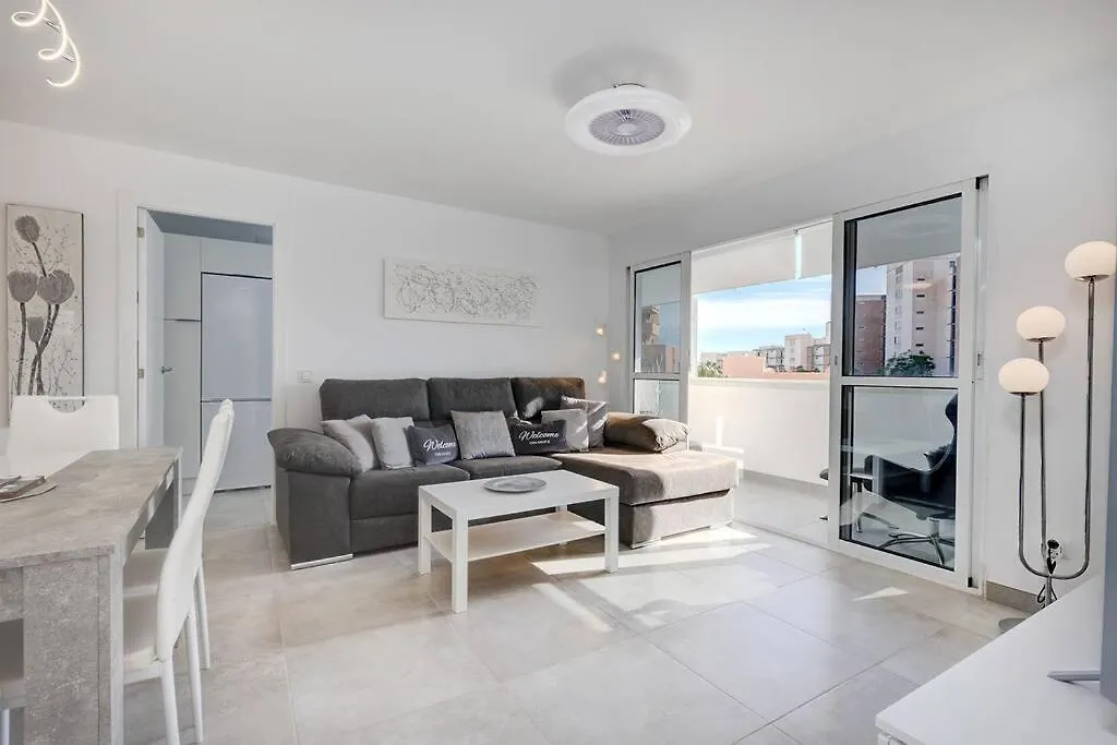 019 Stylish 3 Bed Ibensa Square Apt, Near Beach & Bars Benalmádena Espagne