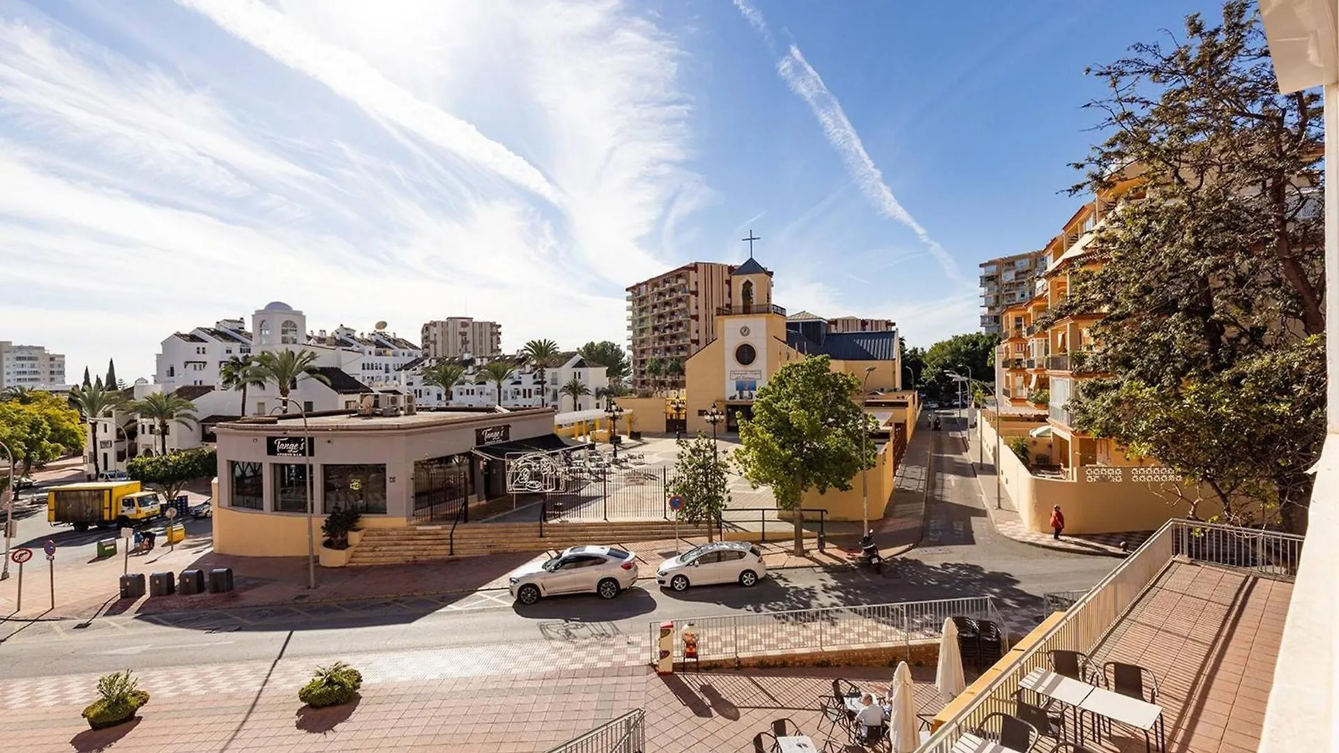 019 Stylish 3 Bed Ibensa Square Apt, Near Beach & Bars Benalmádena Appartement