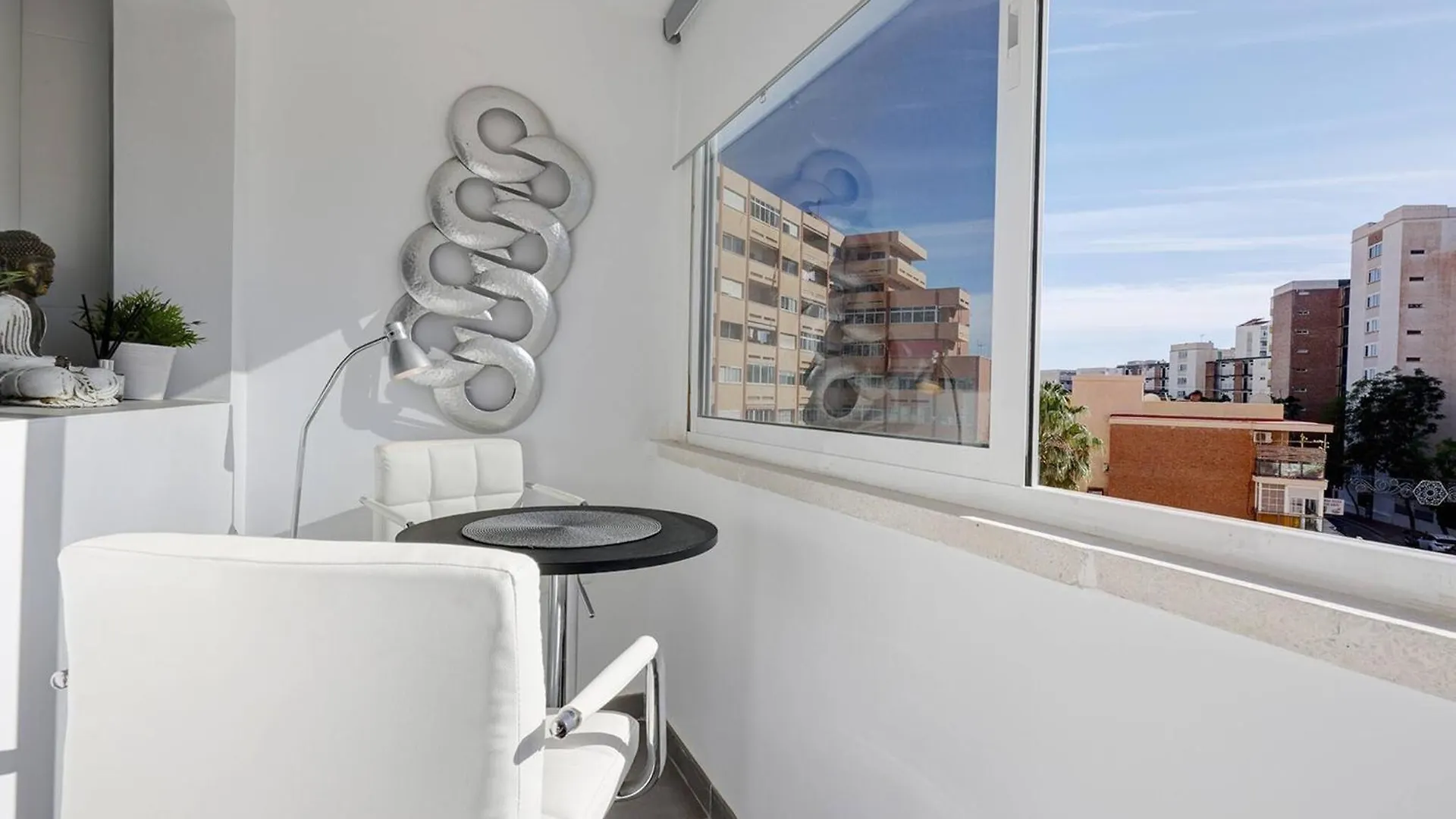 Appartement 019 Stylish 3 Bed Ibensa Square Apt, Near Beach & Bars Benalmádena Espagne