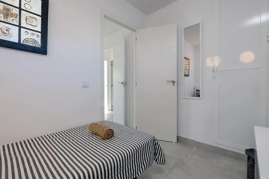 019 Stylish 3 Bed Ibensa Square Apt, Near Beach & Bars Benalmadena Spain