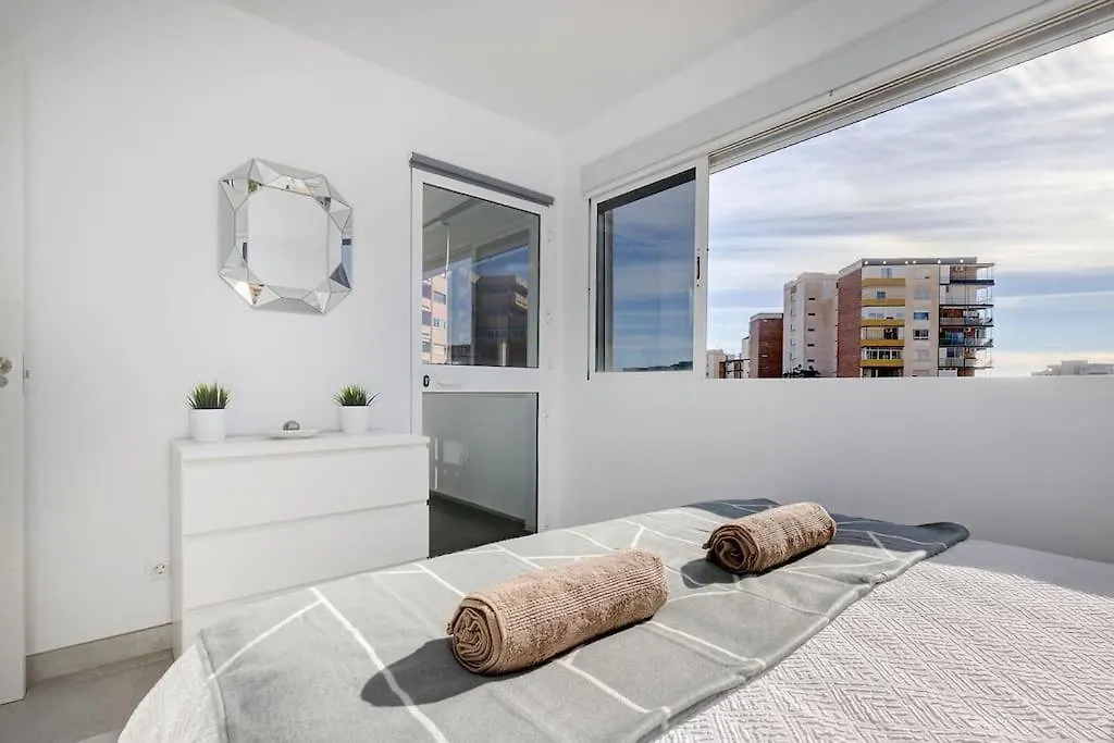 Apartment 019 Stylish 3 Bed Ibensa Square Apt, Near Beach & Bars Benalmadena