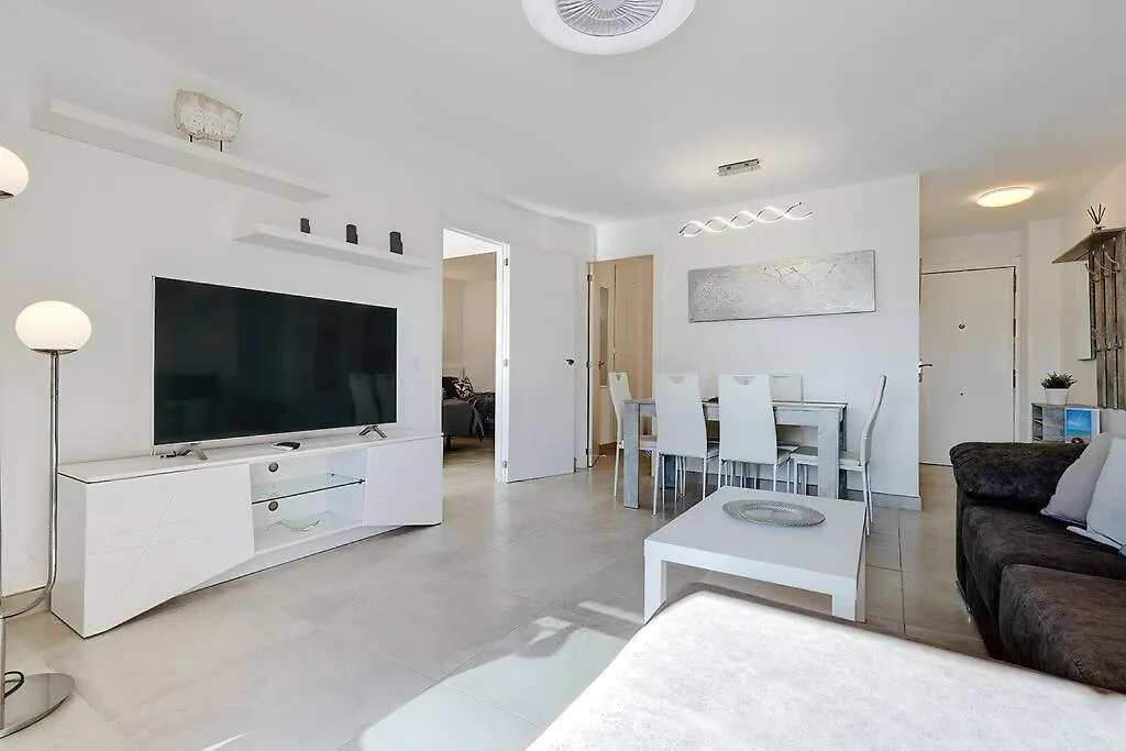 019 Stylish 3 Bed Ibensa Square Apt, Near Beach & Bars Benalmadena Apartment