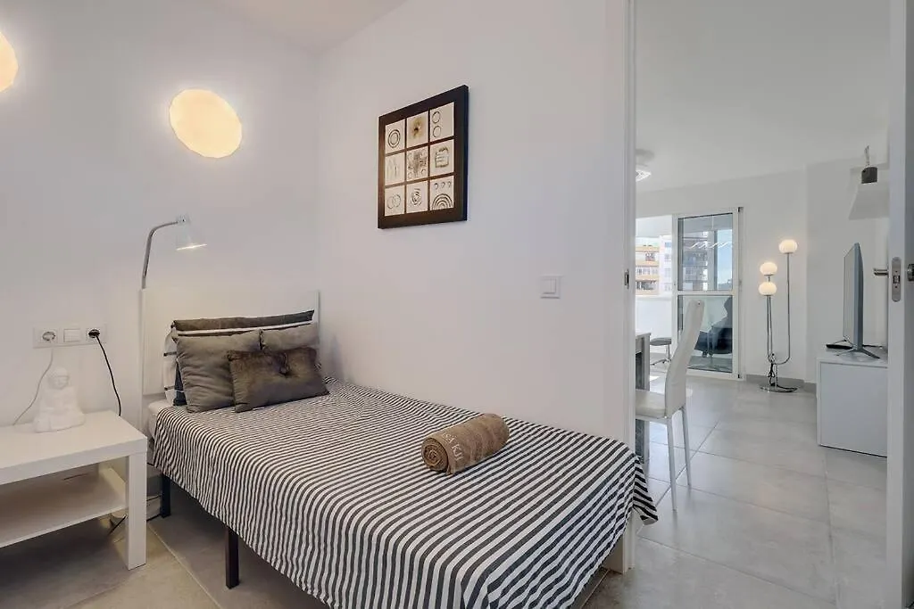 019 Stylish 3 Bed Ibensa Square Apt, Near Beach & Bars Benalmádena 0*,