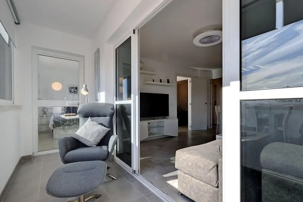 019 Stylish 3 Bed Ibensa Square Apt, Near Beach & Bars Benalmádena 0*,  Spanien