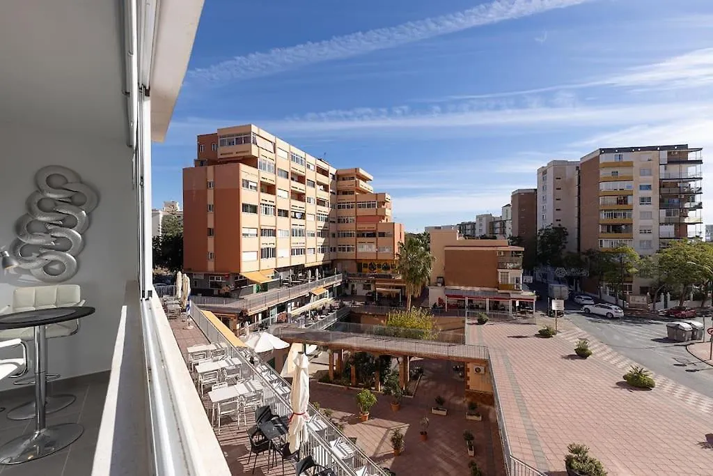 019 Stylish 3 Bed Ibensa Square Apt, Near Beach & Bars Benalmádena Lejlighed