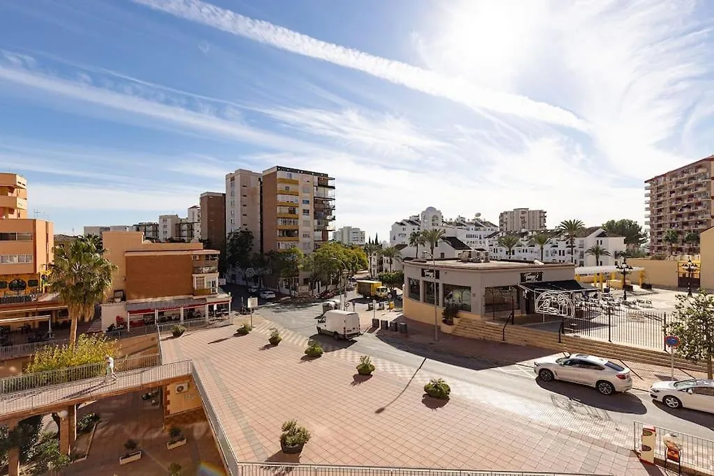 Apartment 019 Stylish 3 Bed Ibensa Square Apt, Near Beach & Bars Benalmadena Spain