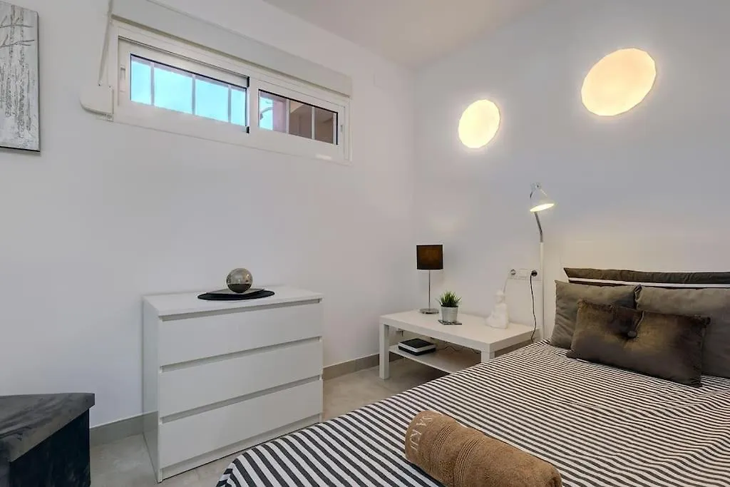 Apartment 019 Stylish 3 Bed Ibensa Square Apt, Near Beach & Bars Benalmadena Spain
