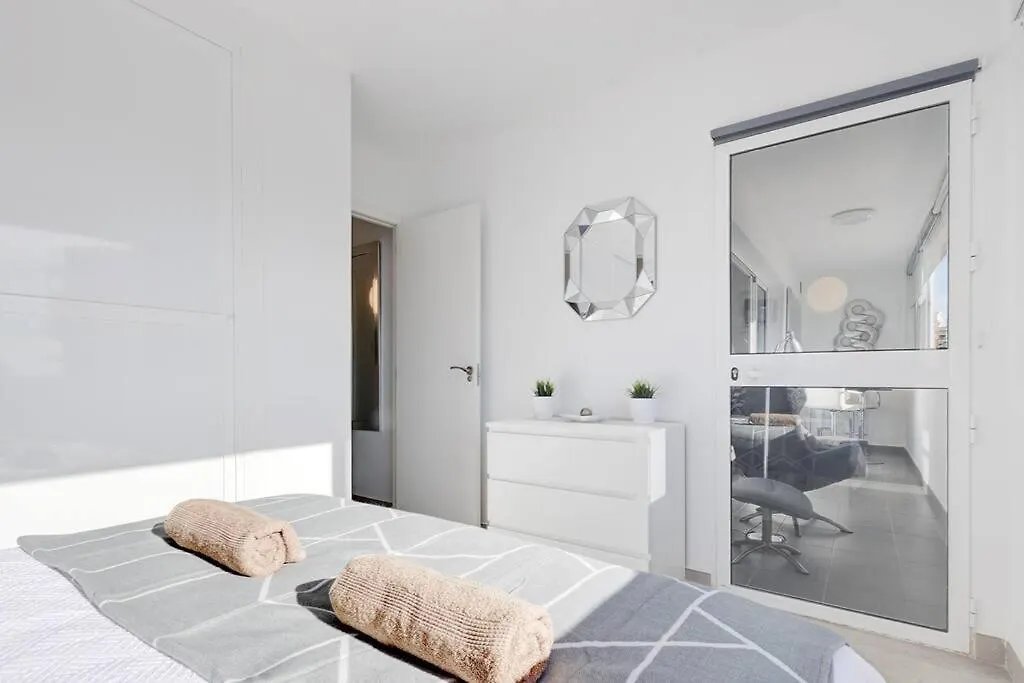 019 Stylish 3 Bed Ibensa Square Apt, Near Beach & Bars Benalmadena 0*,