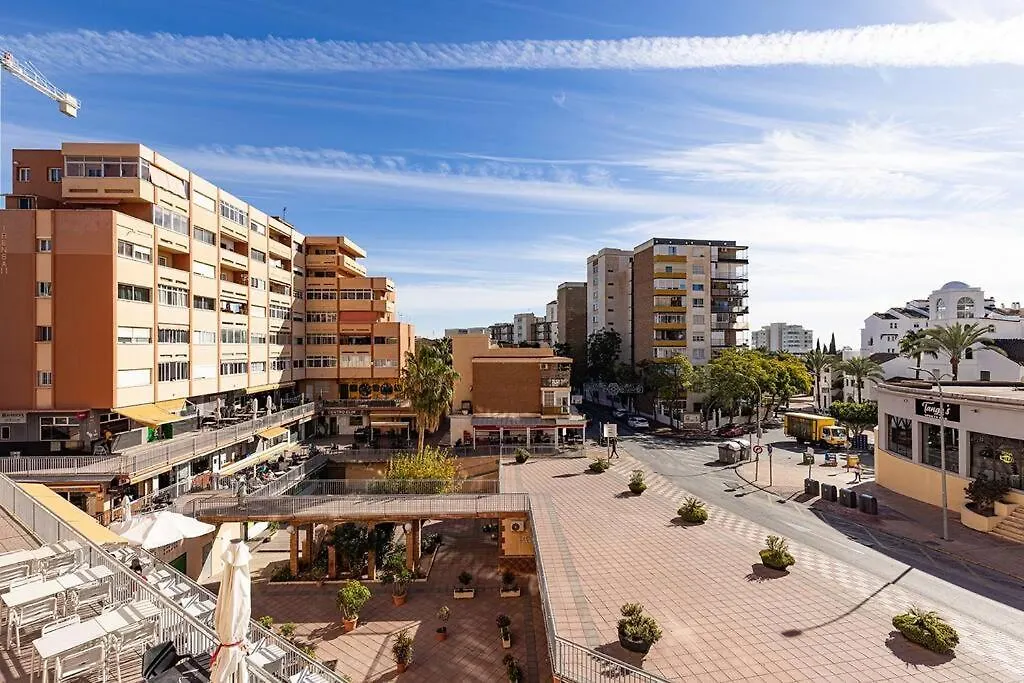 019 Stylish 3 Bed Ibensa Square Apt, Near Beach & Bars Benalmadena