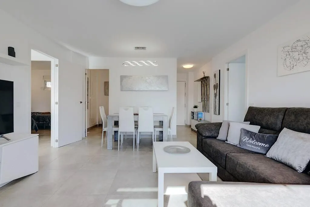 019 Stylish 3 Bed Ibensa Square Apt, Near Beach & Bars Benalmádena