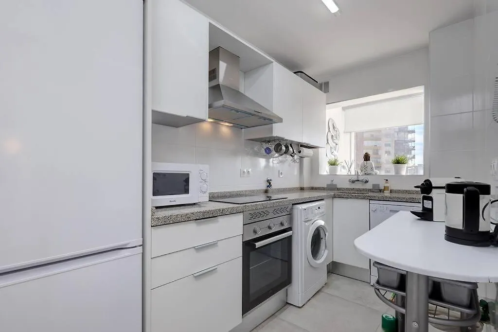 019 Stylish 3 Bed Ibensa Square Apt, Near Beach & Bars Benalmadena