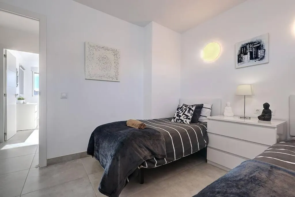 019 Stylish 3 Bed Ibensa Square Apt, Near Beach & Bars Benalmádena 0*,