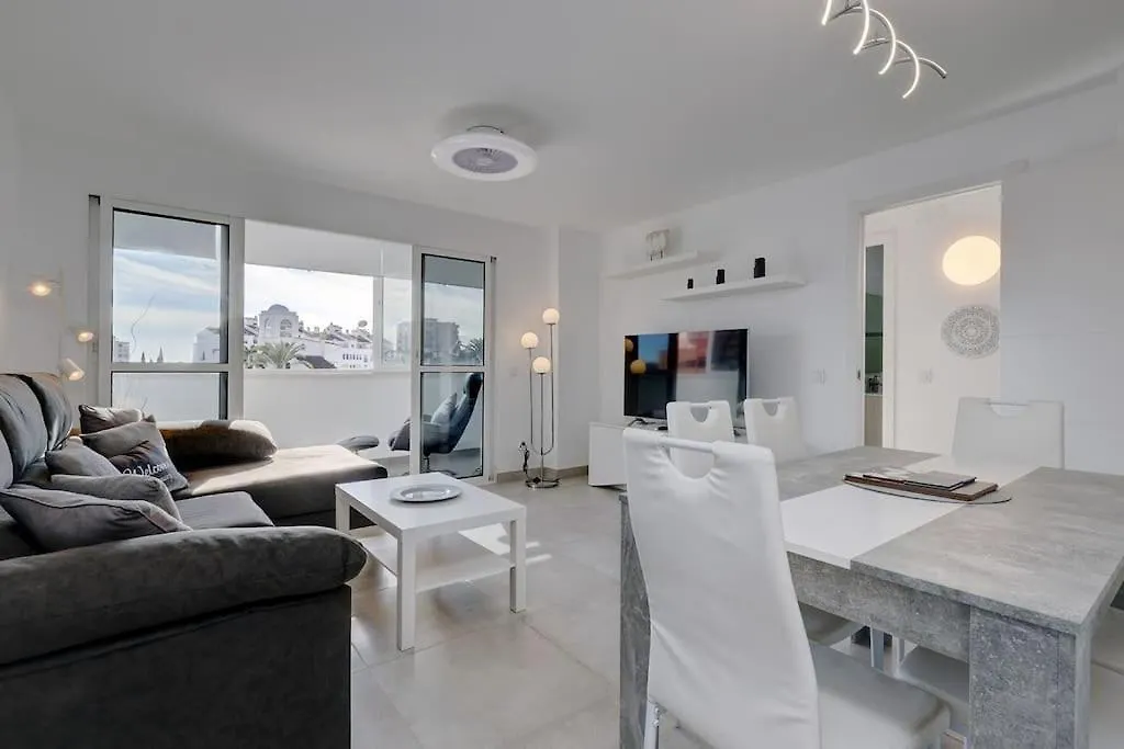 Apartment 019 Stylish 3 Bed Ibensa Square Apt, Near Beach & Bars Benalmadena Spain