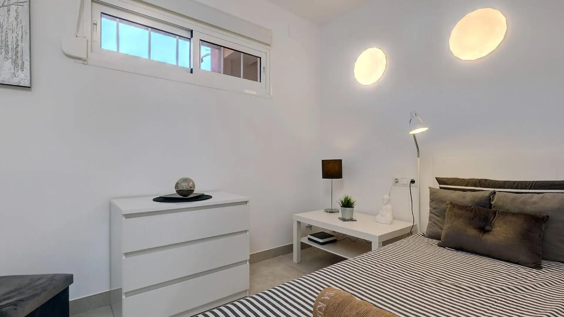 019 Stylish 3 Bed Ibensa Square Apt, Near Beach & Bars Benalmádena