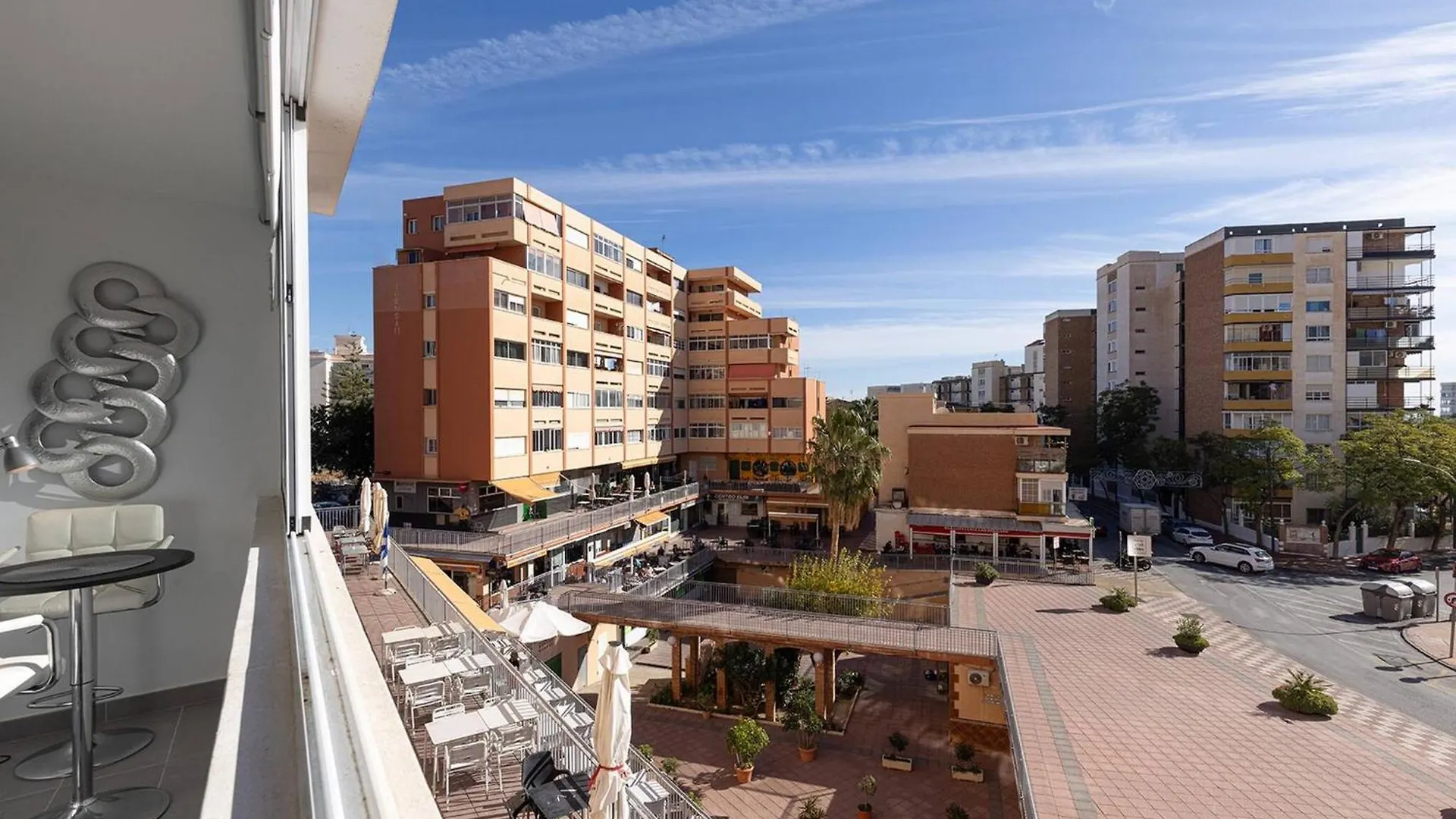 019 Stylish 3 Bed Ibensa Square Apt, Near Beach & Bars Benalmádena