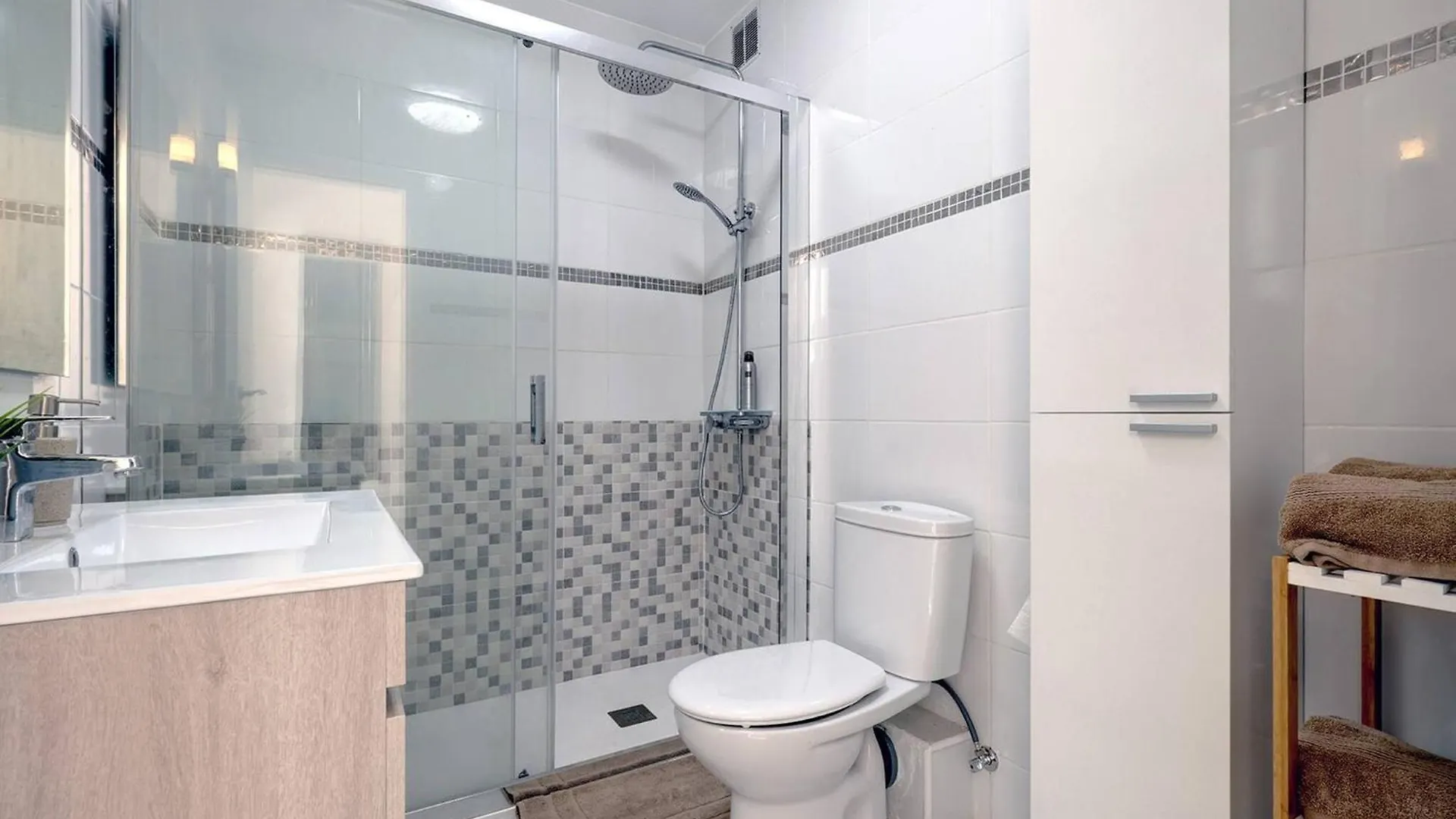 Lejlighed 019 Stylish 3 Bed Ibensa Square Apt, Near Beach & Bars Benalmádena
