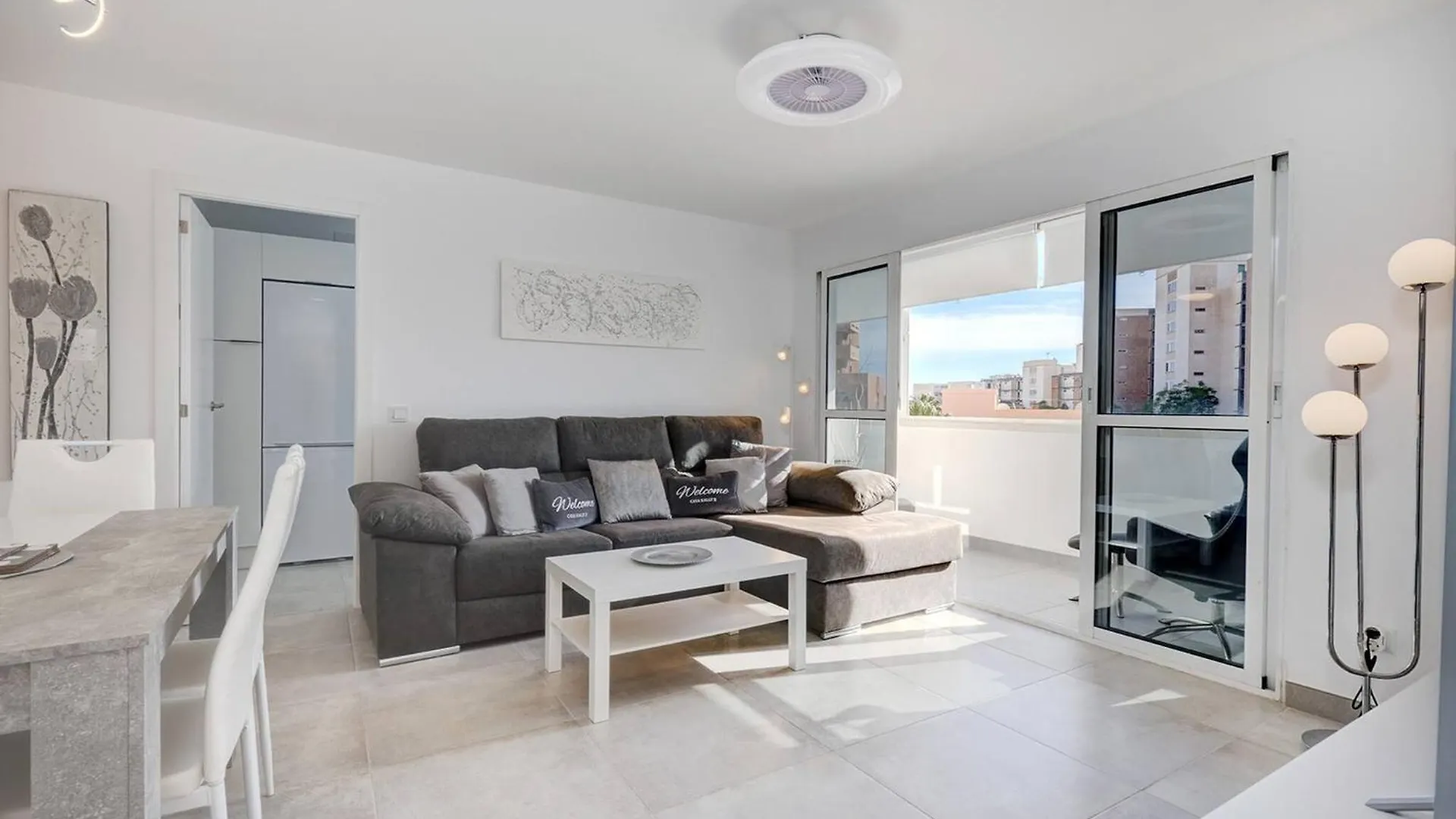 019 Stylish 3 Bed Ibensa Square Apt, Near Beach & Bars Benalmadena Spain