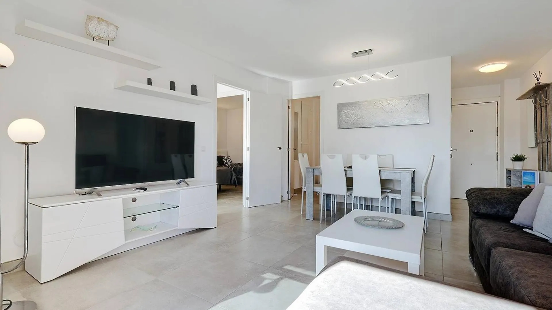 019 Stylish 3 Bed Ibensa Square Apt, Near Beach & Bars Benalmadena 0*,