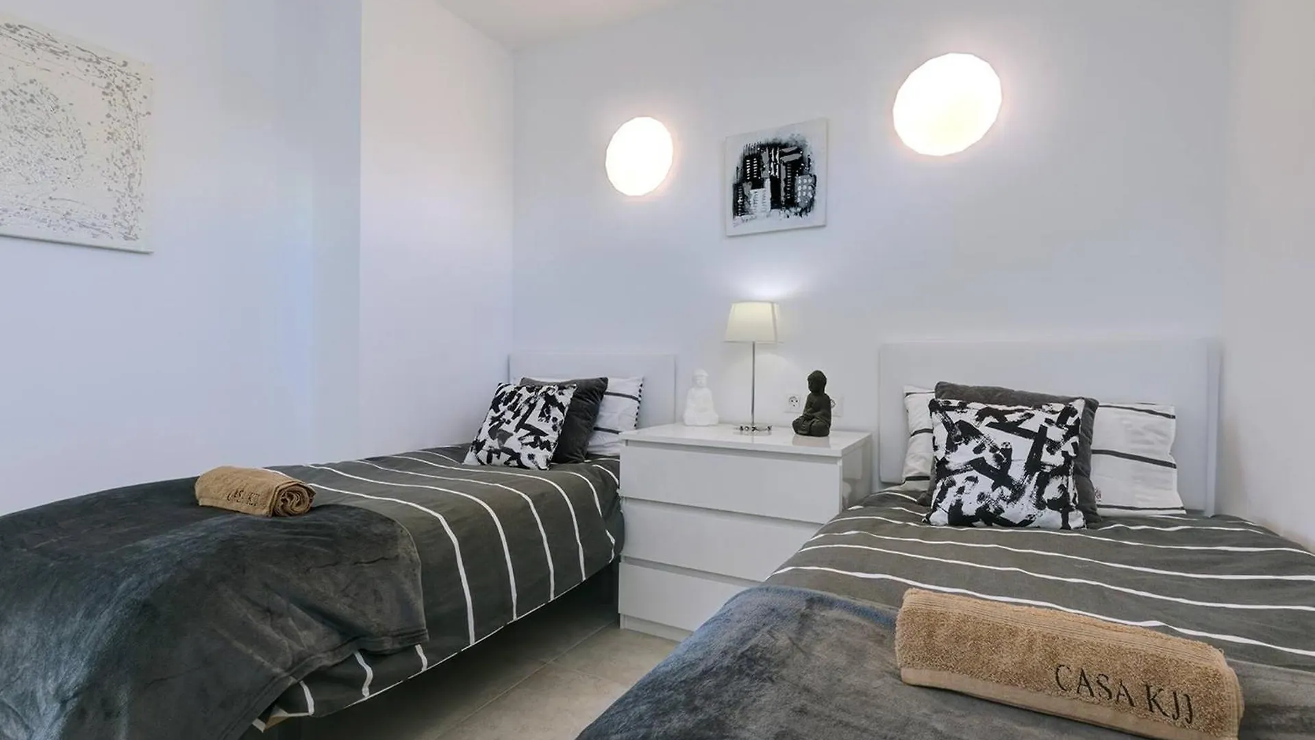 019 Stylish 3 Bed Ibensa Square Apt, Near Beach & Bars Benalmadena Apartment